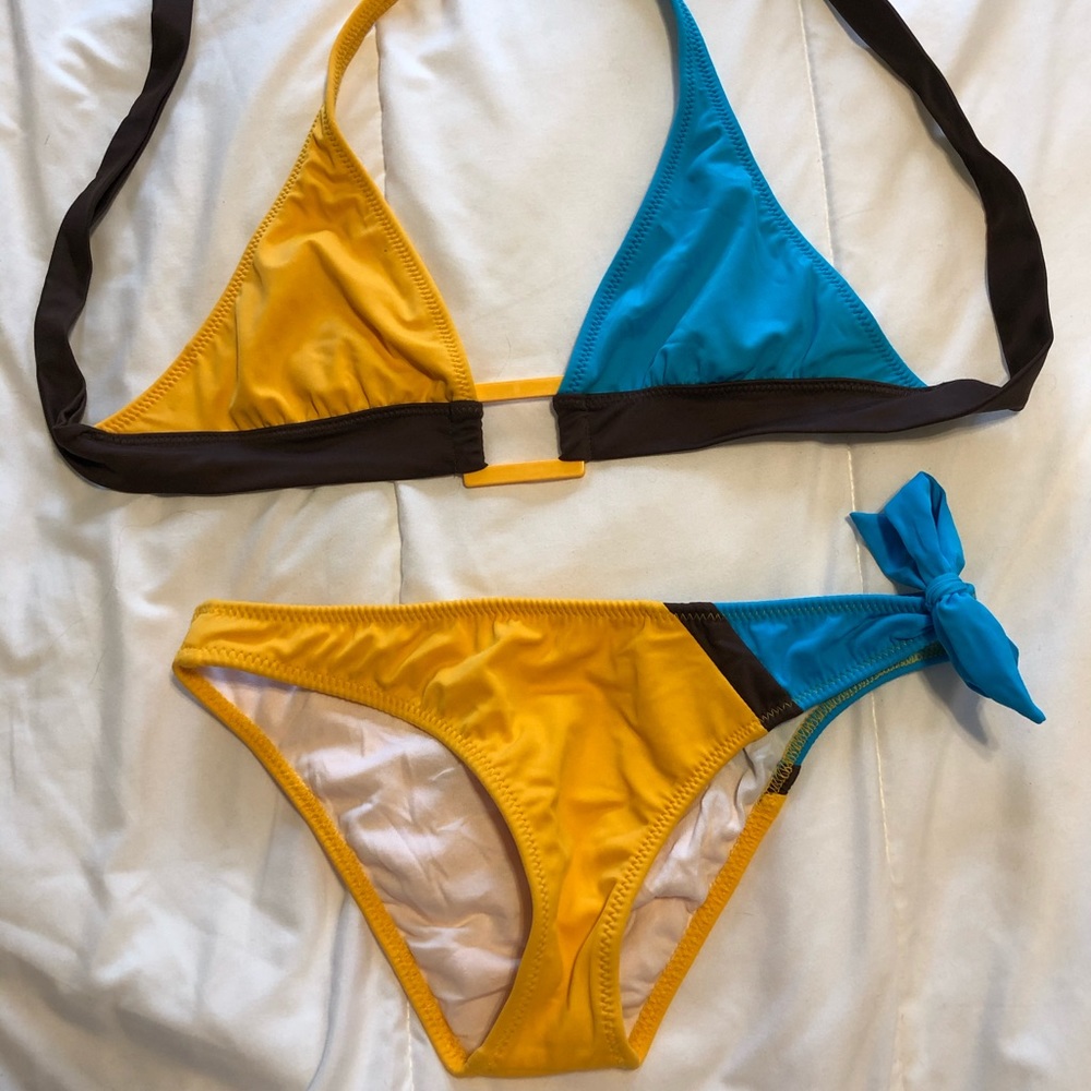 Radio Fiji bikini size medium